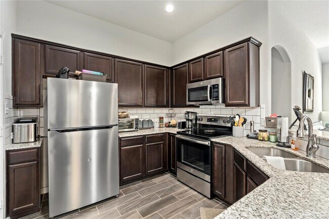 Building Photo - 334 Creekside Curve