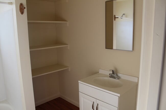 Building Photo - 22175 State Line Rd