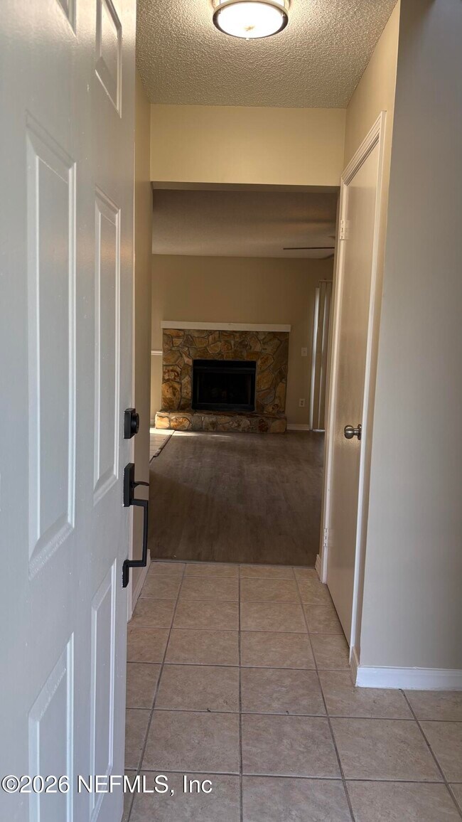 Building Photo - 11467 Fort Caroline Lakes Dr N