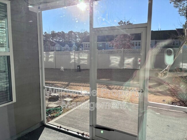 Building Photo - 1056 Midvale Ave