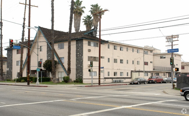Building Photo - 7410 Woodman Ave