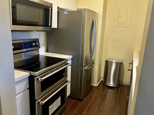 Building Photo - 127 Greyrock Pl