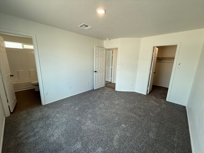 Building Photo - BRAND NEW 4 Bedroom in Desert Sands!
