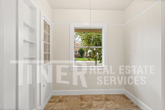 Building Photo - 1701 41st St