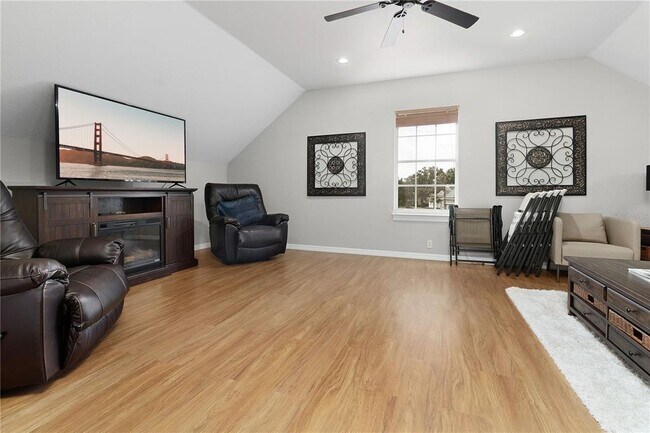 Building Photo - 216 Eastpark Dr