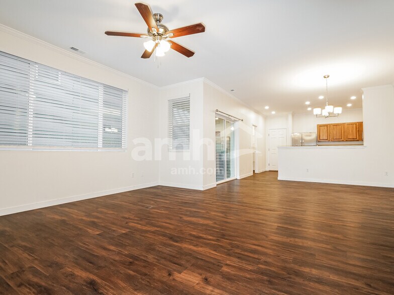 Building Photo - 4300 Edgewater Blvd NE