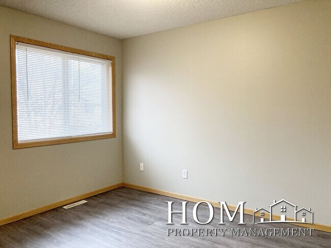 Building Photo - 624 Tanager Path