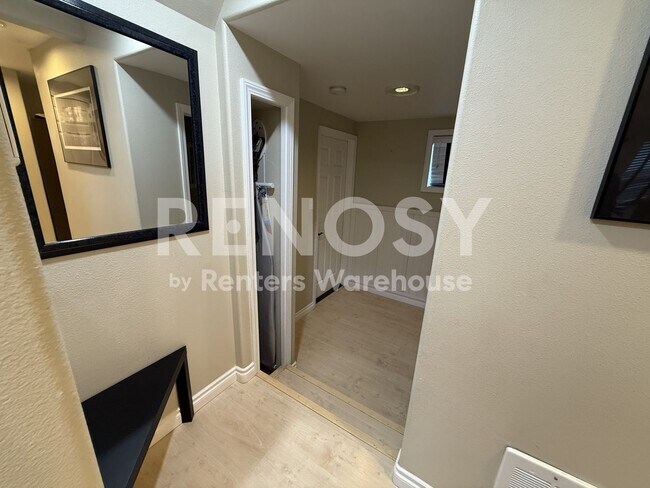 Building Photo - 6514 Phinney Ave N
