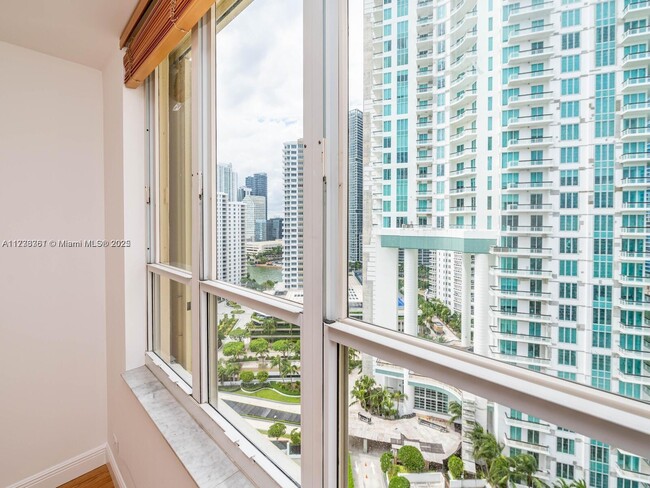 Building Photo - 888 Brickell Key Dr