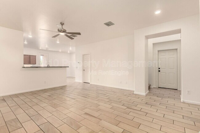 Building Photo - 5216 S 16th Pl