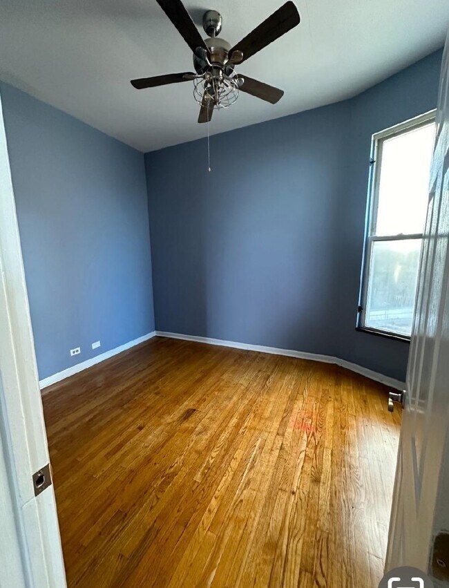 Building Photo - 5943 S Indiana Ave