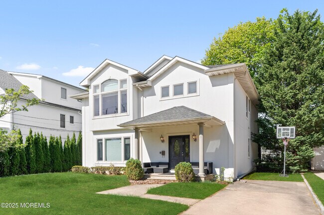 Building Photo - 230 Norwood Ave N