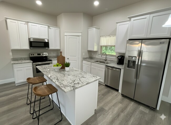 Building Photo - Adorable home in a quiet neighborhood