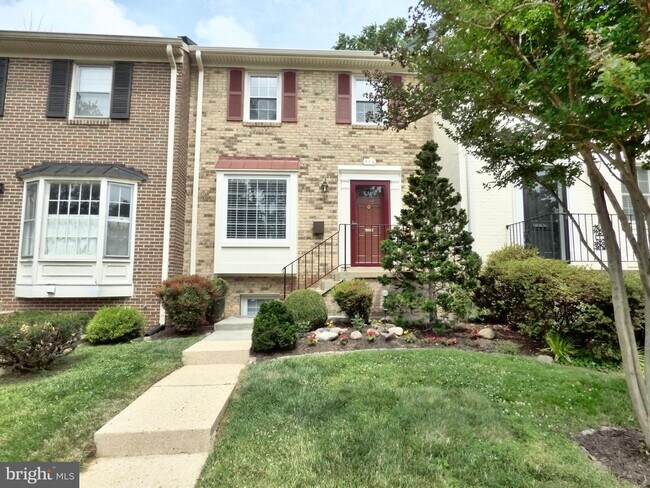 Building Photo - 416 Center St S