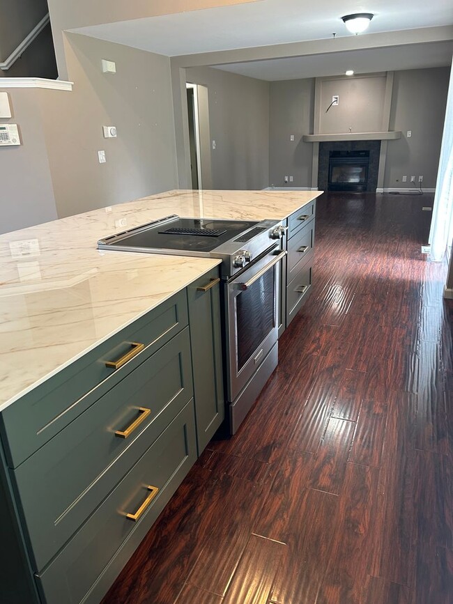 Building Photo - Spacious Gleneagle Gem with Unique Feature...