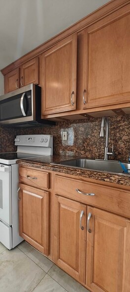 Building Photo - 801 Brickell Bay Dr