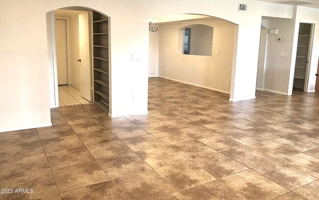 Building Photo - 6711 E Aire Libre Ln