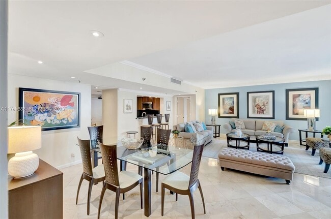 Building Photo - 520 Brickell Key Dr
