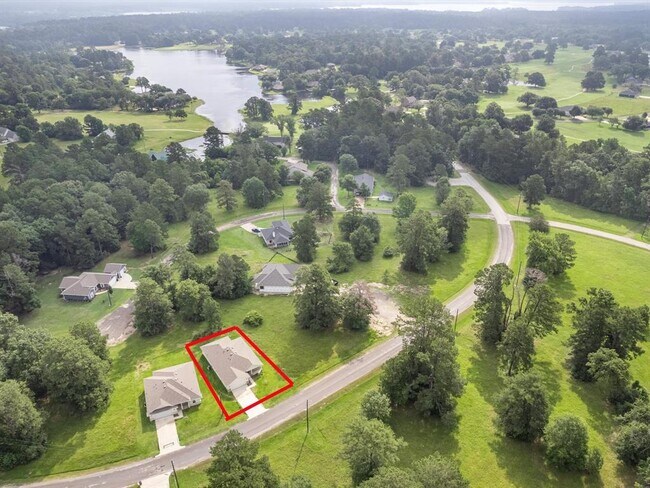 Building Photo - 46 Fairway Dr