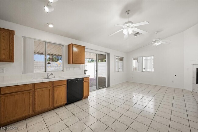 Building Photo - 3641 Yorba Linda Dr