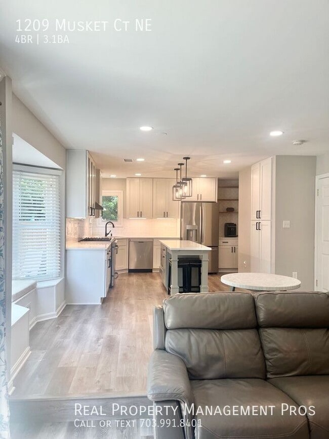 Building Photo - 1209 Musket Ct NE