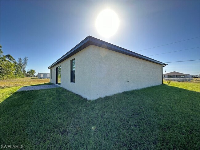 Building Photo - 1915 NW 20th Terrace
