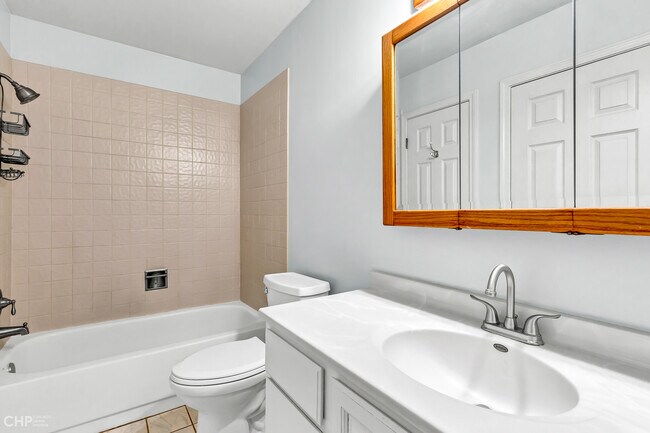Building Photo - 2621 College Hill Cir