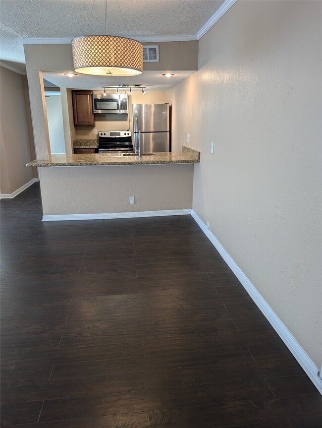 Building Photo - 2503 McCue Rd