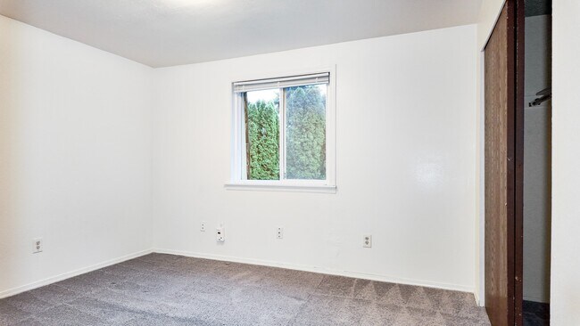 Building Photo - Spacious Apartment in Cozy Tacoma Neighborhood