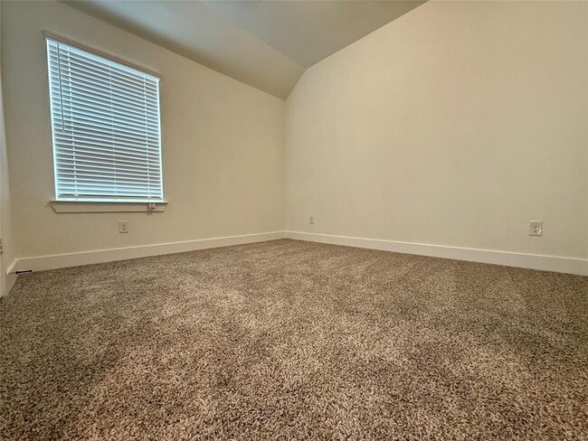 Building Photo - 31015 Myers Hvn Ln
