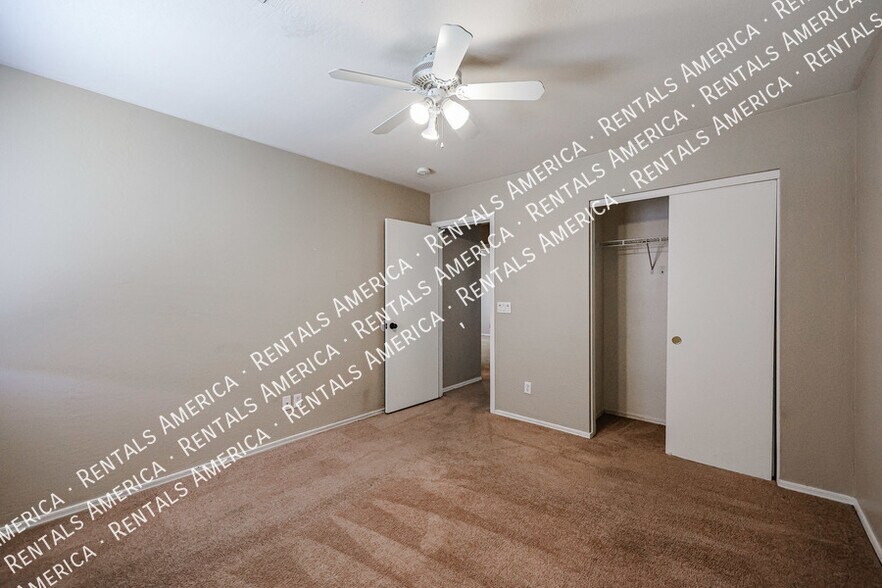 Building Photo - 6817 E Quiet Retreat