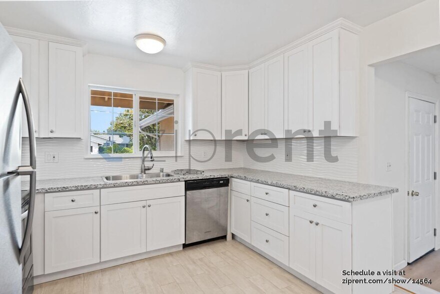 Building Photo - Unit