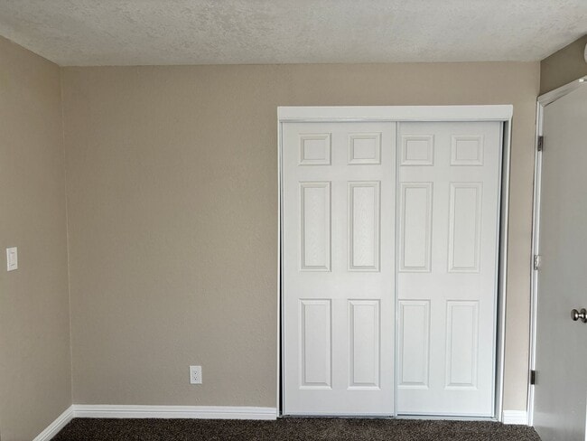 Building Photo - COMPLETELY REMODELED - THIS ONE WON'T LAST...