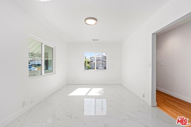 Building Photo - 2522 Armacost Ave