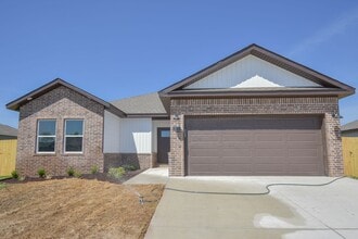 Building Photo - Nice 3 Bedroom 2 Baths Farmington heights!!