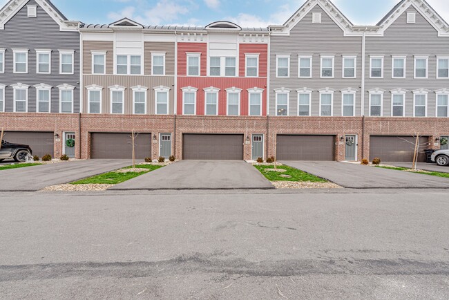 Primary Photo - White Oak Court Townhomes