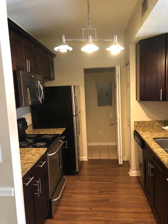 Building Photo - 14316 Fredricksburg Dr