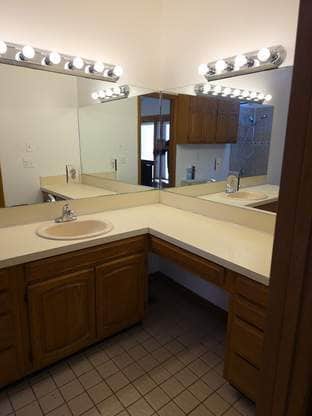 Building Photo - "Spacious 3-Bedroom Gem with 2300 Sq Ft in...