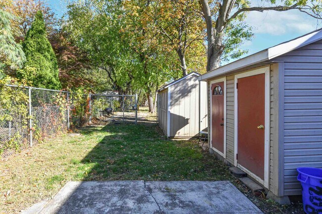 Building Photo - 208 4TH St