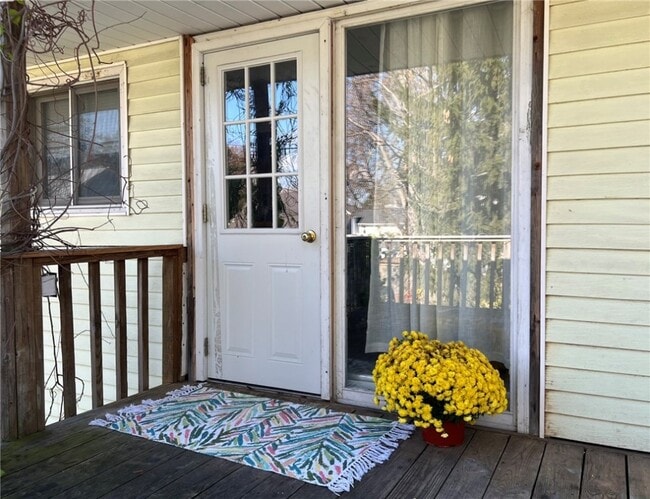 Building Photo - 404 Perry St