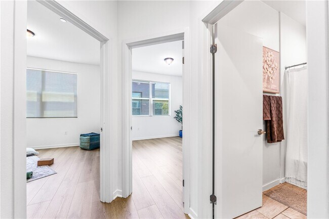 Building Photo - 664 Colorado Cir