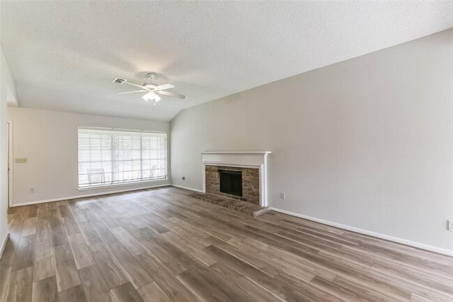 Building Photo - 9622 Oldenburg Ln