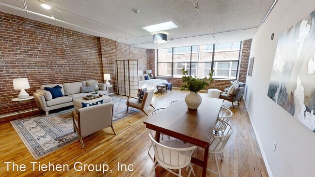 Primary Photo - 201 Wyandotte St