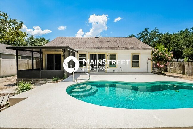 Building Photo - 3 Bedroom Pet-Friendly Home in OCOEE, FL with Main Street Renewal