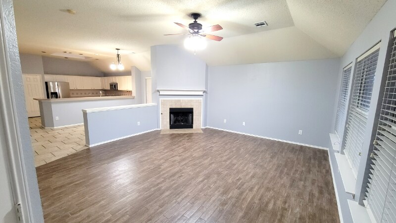 Building Photo - 2820 Golden Meadow Ave