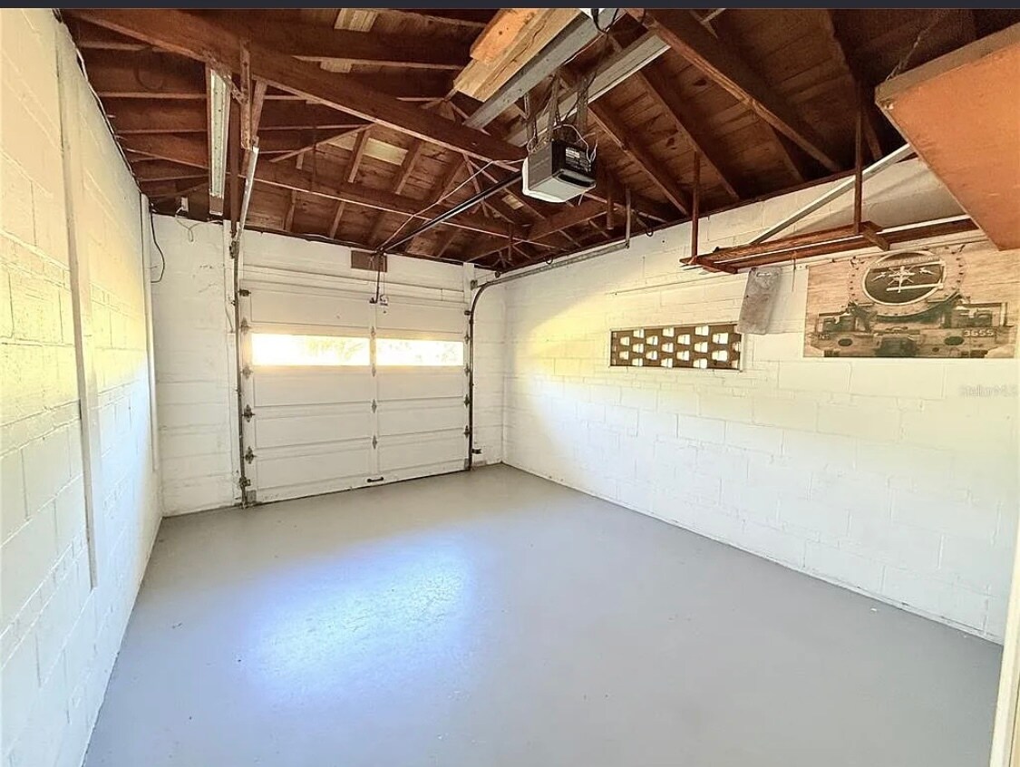 Garage - 225 Cevera Dr