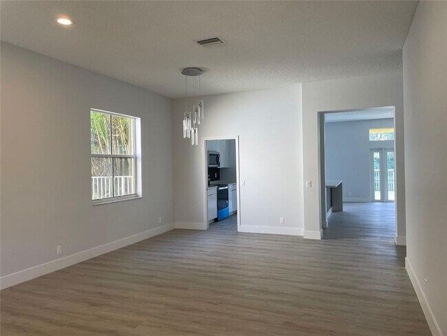 Building Photo - 4293 Laurel Ridge Cir