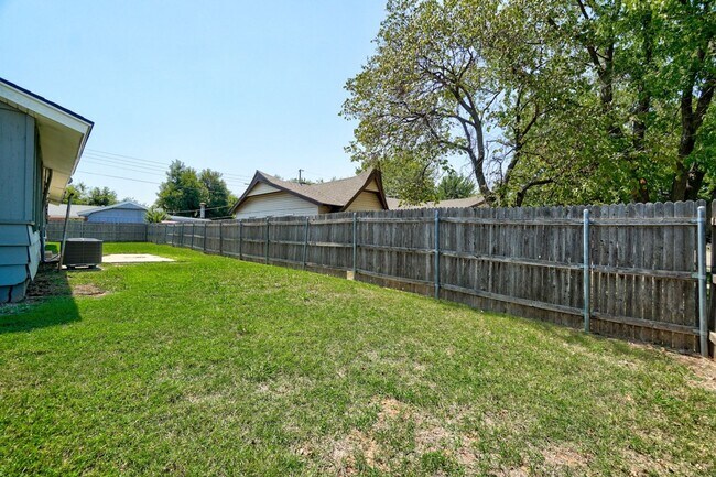 Building Photo - Nice 4 Bed 1.5 Baths Located near Tinker Diagonal