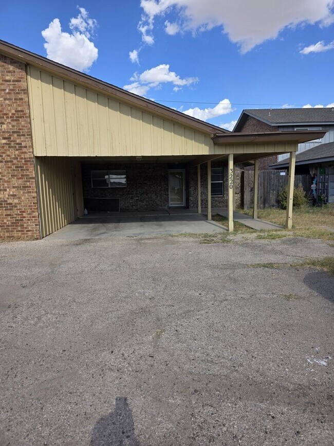 Building Photo - 3220 Tanglewood Ln