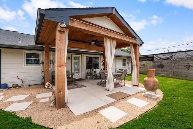 Building Photo - 5831 Burr Oak Dr
